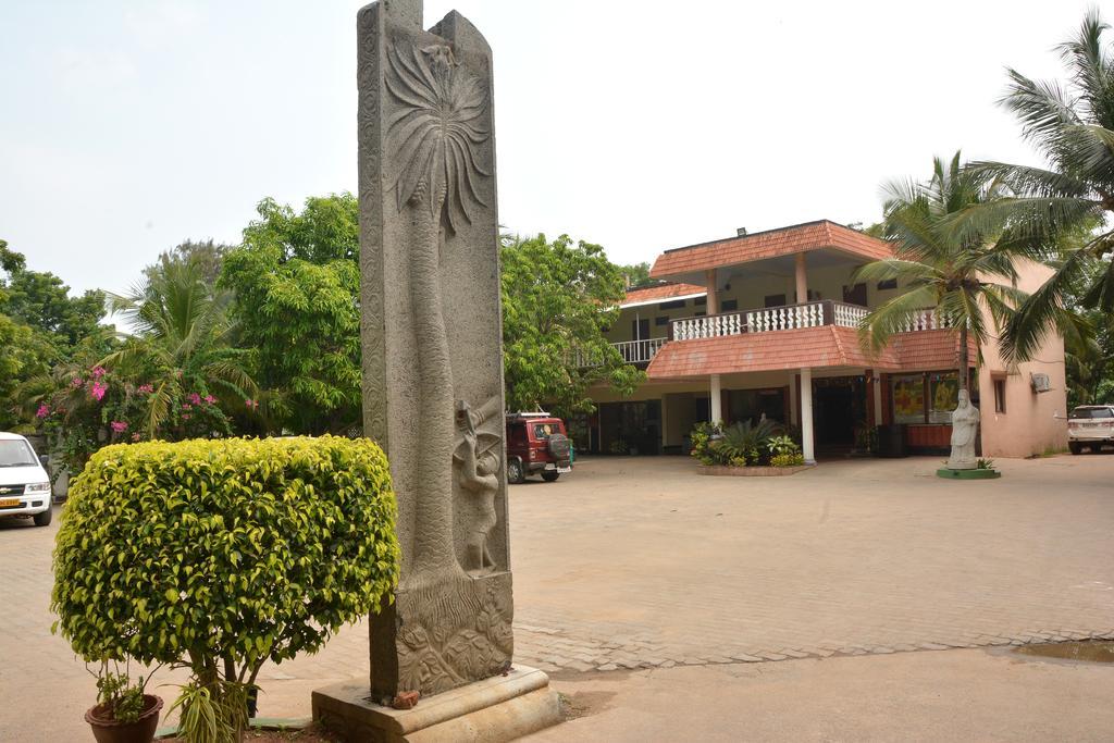 Sea Breeze Beach Resort Mahabalipuram Exterior foto