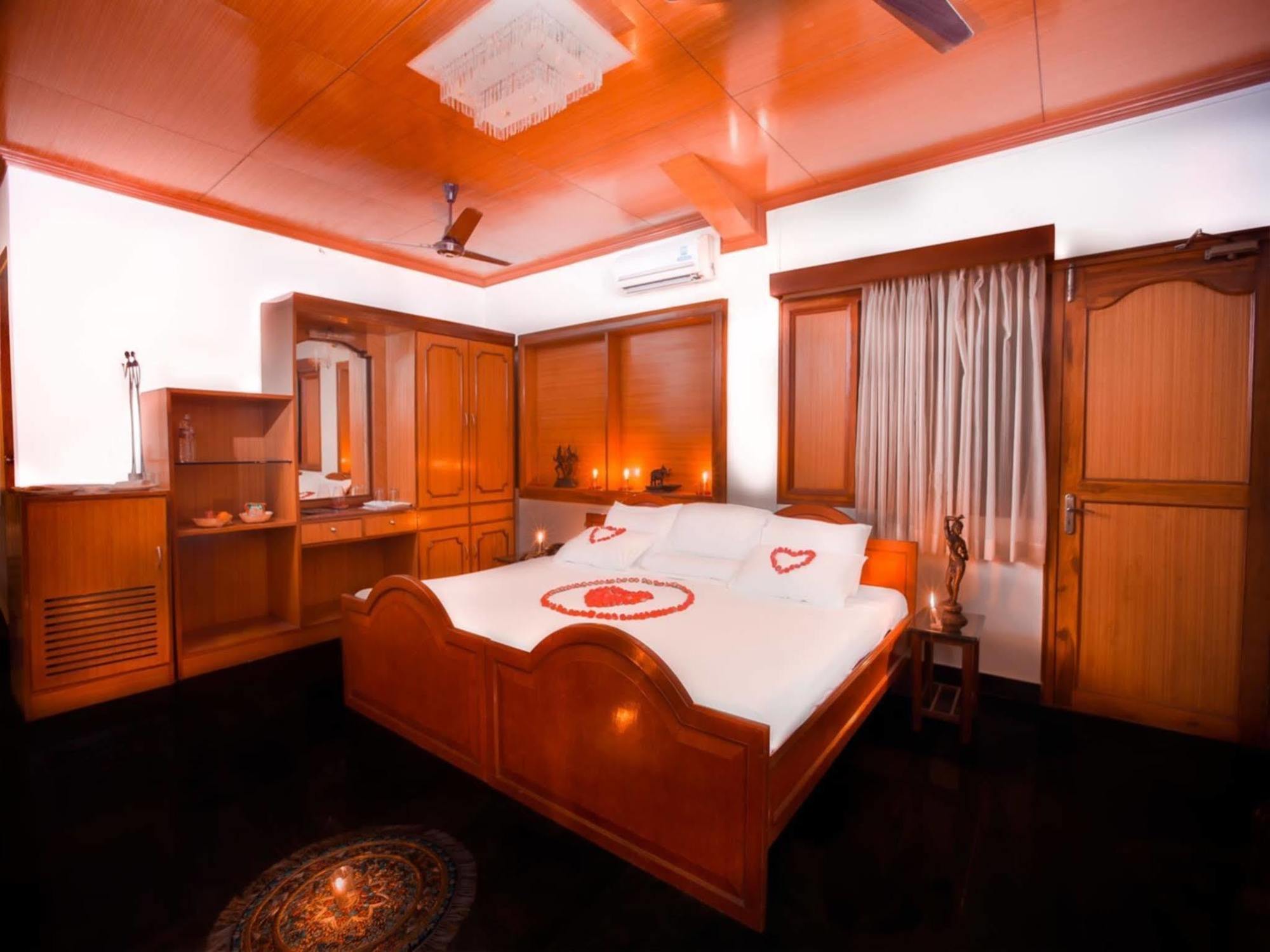 Sea Breeze Beach Resort Mahabalipuram Exterior foto